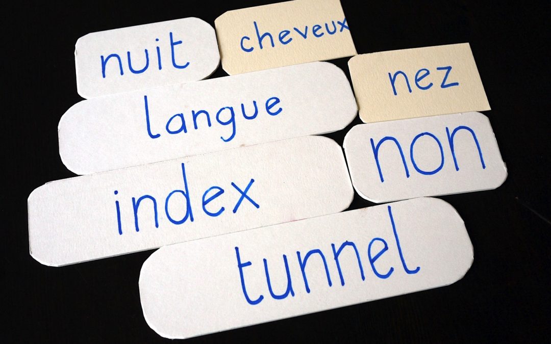 Les étapes principales de son apprentissage de la lecture et de l&rsquo;écriture.